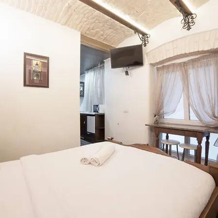 On Valova 16, On Market Square *